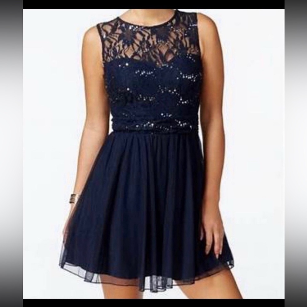 Lace Detail Formal Party Dress. Navy Blue. Size 5 by Speechless.
